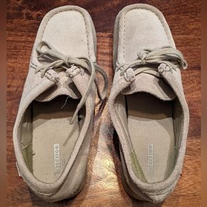 Clarks Wallabee tan suede shoes